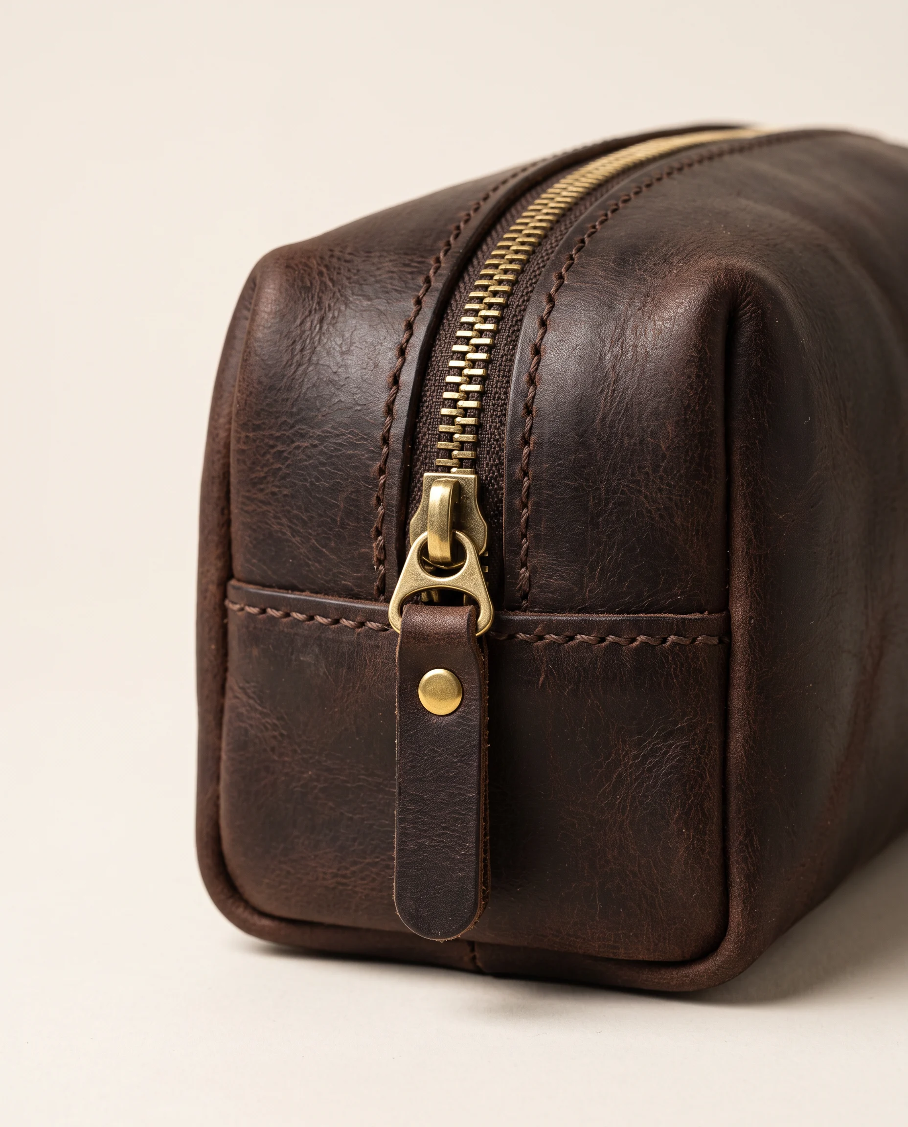 Dopp Kit, detail