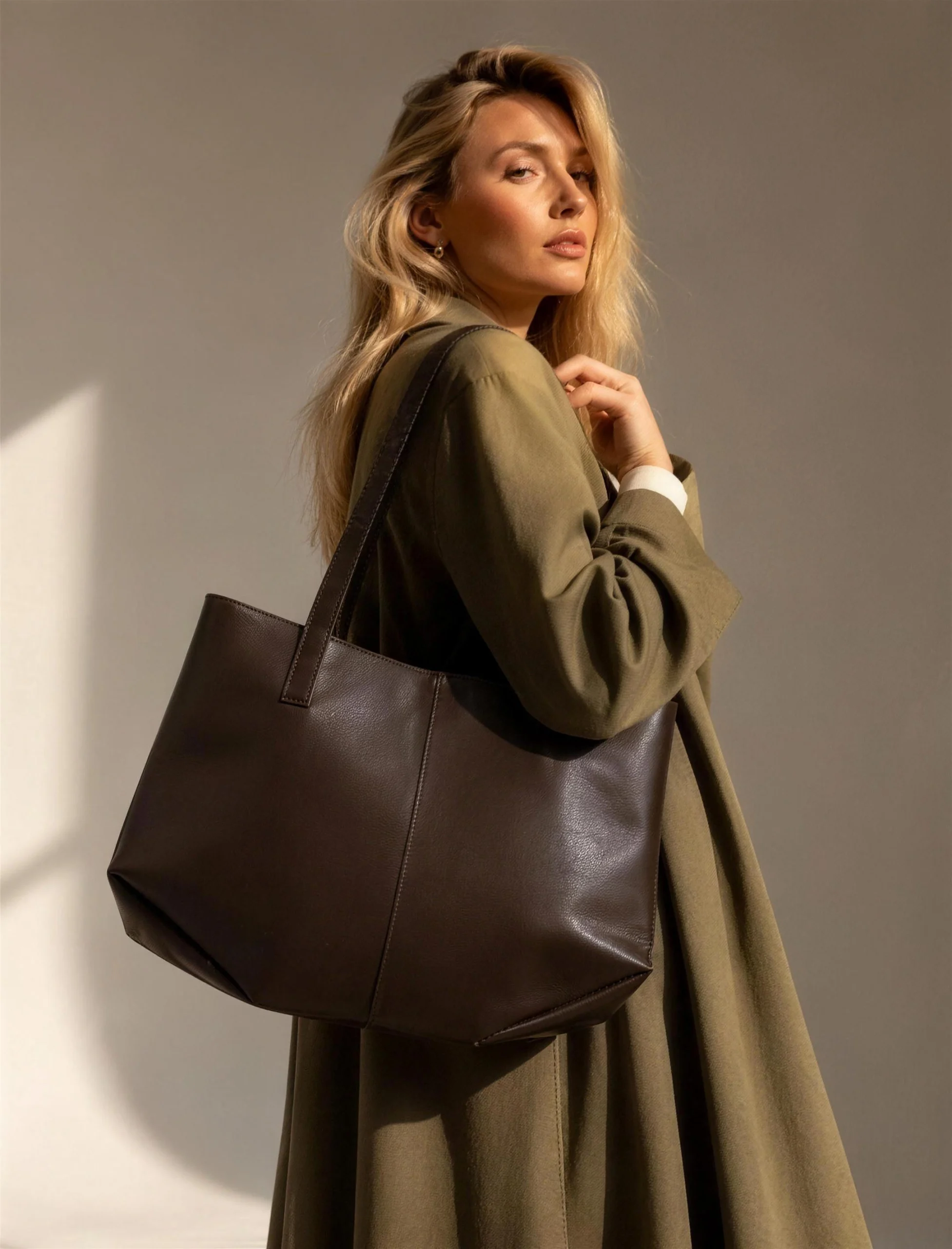 Atlas Tote, carried